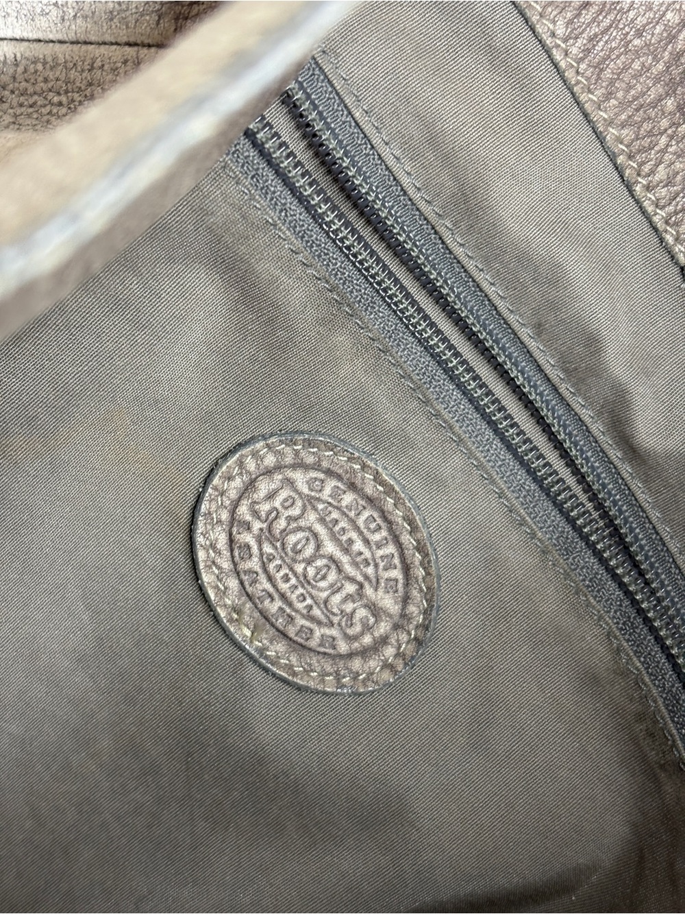 Roots Canada Genuine Leather Grey & Black Hobo Shoulder Bag Purse - Picture 8 of 12